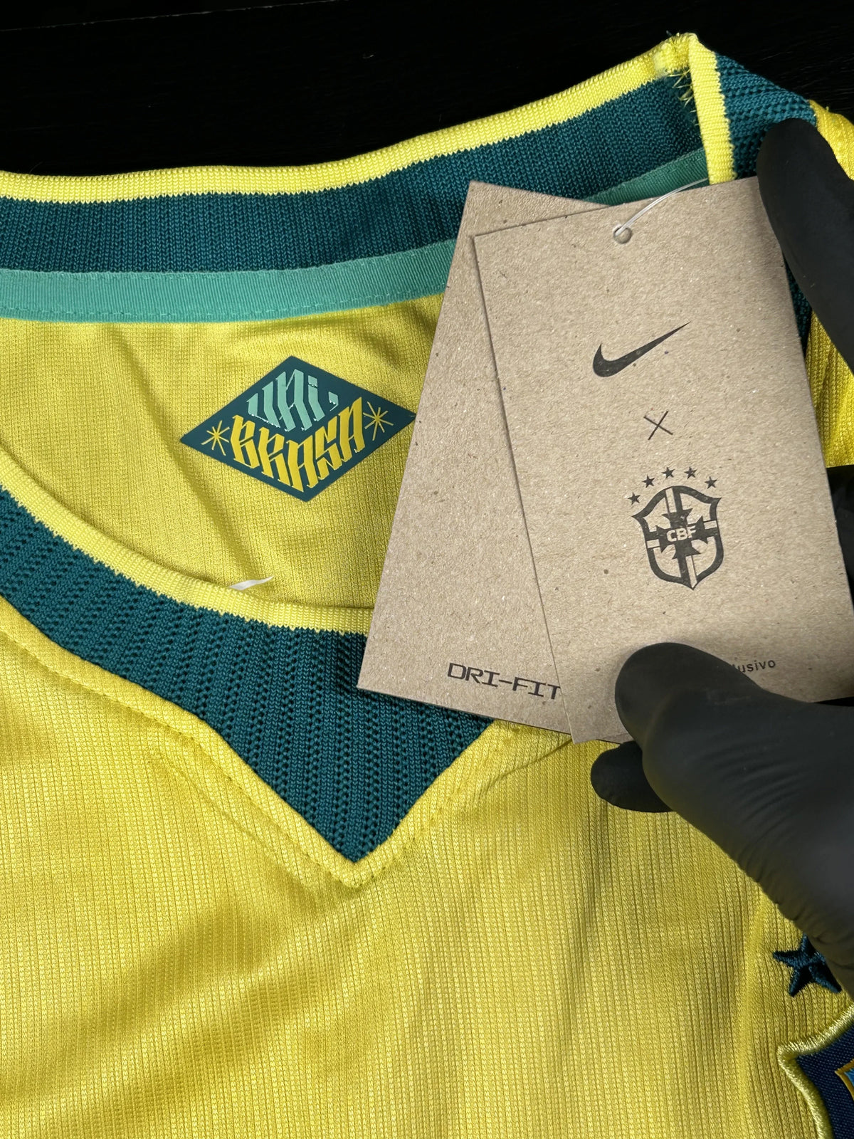 Camisa Torcedor Seleção Brasil Amarela I 26/27 - ARTES - etiqueta